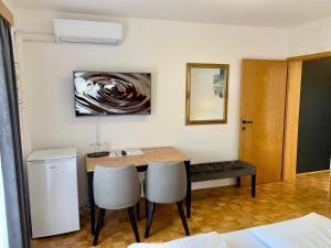 Postel nebo postele na pokoji v ubytování Hotel Maj Inn