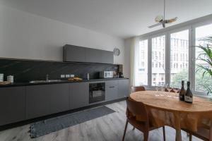 A kitchen or kitchenette at Cal Monda luxury apartment