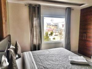 Postel nebo postele na pokoji v ubytování Hotel Delhi Aerocity, NH 48