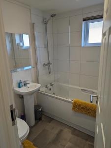 a bathroom with a sink and a tub and a toilet at Two Bedroom Lodge In The Country - Oak, Stag, Acorn in Liskeard