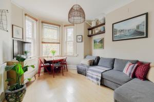 a living room with a couch and a table at Stylish Flat with Artistic Flair in Central London in London