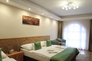 A bed or beds in a room at Zenit Panzió