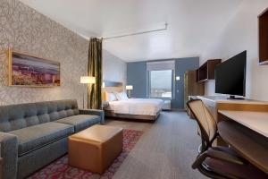 Postel nebo postele na pokoji v ubytování Home2 Suites By Hilton Las Vegas Southwest I-215 Curve