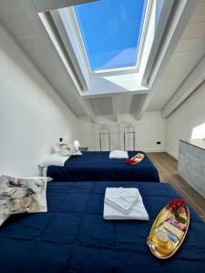 Letto o letti in una camera di Apt. Aries - Penthouse Menaggio