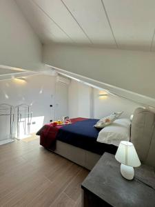 Letto o letti in una camera di Apt. Aries - Penthouse Menaggio