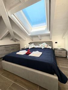 Letto o letti in una camera di Apt. Aries - Penthouse Menaggio