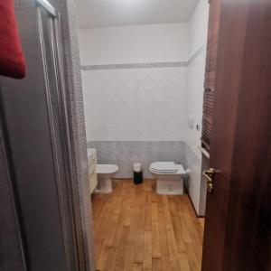 a small bathroom with a toilet and a sink at Casa Reggio Emilia in Reggio Emilia