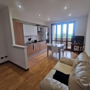 a living room and kitchen with a couch and a table at Casa Reggio Emilia in Reggio Emilia