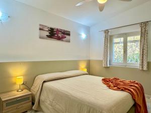 Ένα ή περισσότερα κρεβάτια σε δωμάτιο στο Garden Retreat - Homey Experience
