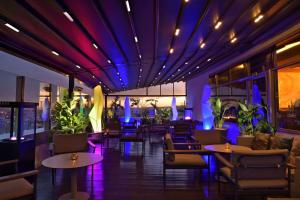Hilton Tanger City Center的休息区