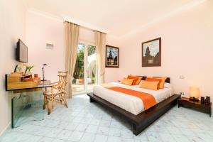 Кровать или кровати в номере Starhost - Villa il Poggio Amalfi Coast with pool, garden and terrace