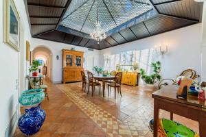 Фотография из галереи Starhost - Villa il Poggio Amalfi Coast with pool, garden and terrace в городе Виетри