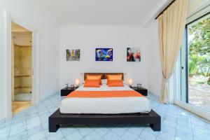 Кровать или кровати в номере Starhost - Villa il Poggio Amalfi Coast with pool, garden and terrace