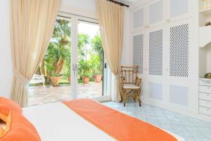 Кровать или кровати в номере Starhost - Villa il Poggio Amalfi Coast with pool, garden and terrace