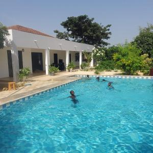 Het zwembad bij of vlak bij Maison 3 chambre coquette et paisible