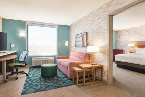 夏延Home2 Suites By Hilton Cheyenne的酒店客房 - 带一间卧室和一张床