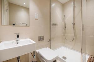 a bathroom with a sink and a shower at Central 2 Bed Maissonette in London