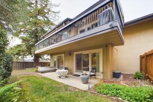 a house with a balcony and a patio at San Jose 2br w driveway balcony nr Bart SFO-1619 in San Jose