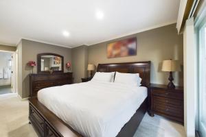 a bedroom with a large white bed and a mirror at San Jose 2br w driveway balcony nr Bart SFO-1619 in San Jose +21 photos