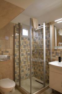 A bathroom at Zenit Panzió