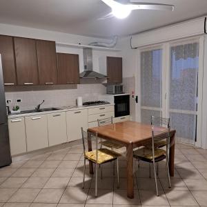 Een keuken of kitchenette bij casa Pierina