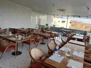 Posezení v ubytování Swanotel Gachibowli + 15 fotografií