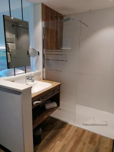 Koupelna v ubytování Hotel Grohnder Fährhaus