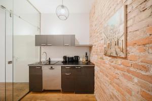 Kuchyň nebo kuchyňský kout v ubytování Homely Berlin - Super Modern, City Center, Rosenthalerplatz