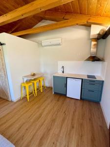 a kitchen with blue cabinets and a table and chairs at Alojamientos La Alberca in Arguedas