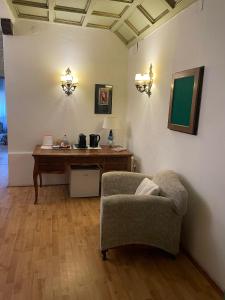 a living room with a desk and a chair at Stella De' Tolomei in Ferrara