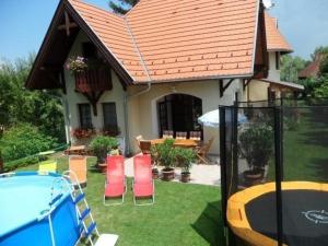 Fotografia z galérie ubytovania Komfortables Appartement mit privatem Pool v destinácii Balatonföldvár