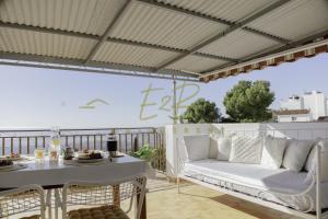 Un balcón o terraza en BelMonStays Santana, Mijas Pueblo