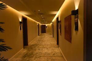 a long hallway with a long hallwayngth at Villa Misk Dammam in Dammam