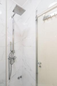a bathroom with a shower with a glass door at GuestReady - Mystic Subdual in Porto