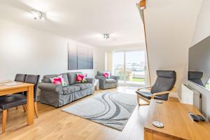 a living room with a couch and a table at Kingsmere in Horning