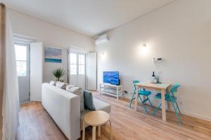 Khu vực ghế ngồi tại GuestReady - Bay Watch