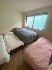 Una cama o camas en una habitación de Dublin Airport Big rooms with bathroom outside room - kitchen only 7 days reservation