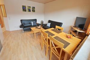 a living room with a table and a couch at Ferienweingut Ulrich Göbel in Ernst