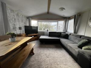 a living room with a couch and a tv at Lovely 6 Berth Caravan At Southview Holiday Park Ref 33182s in Skegness