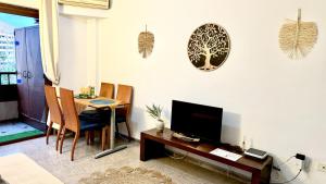 TV a/nebo společenská místnost v ubytování Bohemio Playa Los Cristianos By Deihu Experiecias
