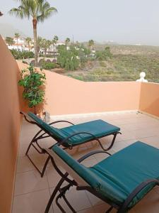 two chairs and a table on a balcony at Apartamento Idaira Country Club in Chayofa