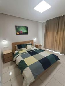 a bedroom with a bed and a window in it at Apartamento Idaira Country Club in Chayofa
