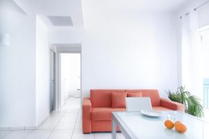 A seating area at Vuelle Residence Apartments