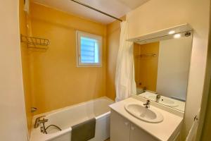 Ένα μπάνιο στο Les Naïades I48 - 2 bedrooms for 5 people !