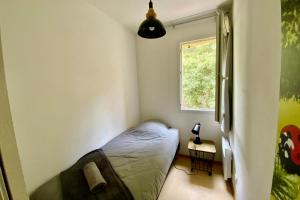 En eller flere senger på et rom på I48 Les Naïades- 2 bedrooms for 5 people !