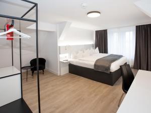 Postel nebo postele na pokoji v ubytování DORMERO Hotel Worms