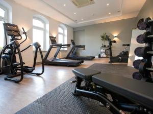 Fitness centrum a/nebo fitness zařízení v ubytování DORMERO Hotel Worms