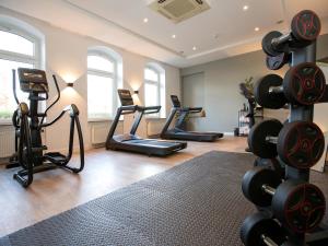 Fitness centrum a/nebo fitness zařízení v ubytování DORMERO Hotel Worms