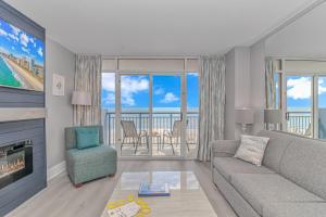 Χώρος καθιστικού στο Stunning Double Unit Condo-Both Newly Renovated with Spectacular Views- Atlantica 451/452