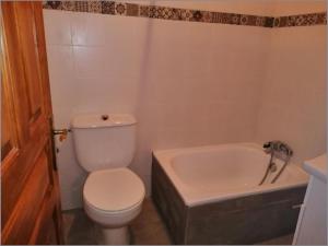 a bathroom with a toilet and a bath tub at Casa Lula 2 Pendueles Llanes in Llanes